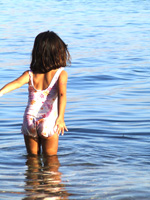 Girl in water - photo by Hadar Simon